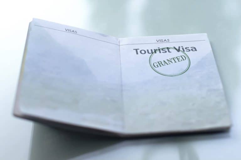 can a qatar tourist visa be extended